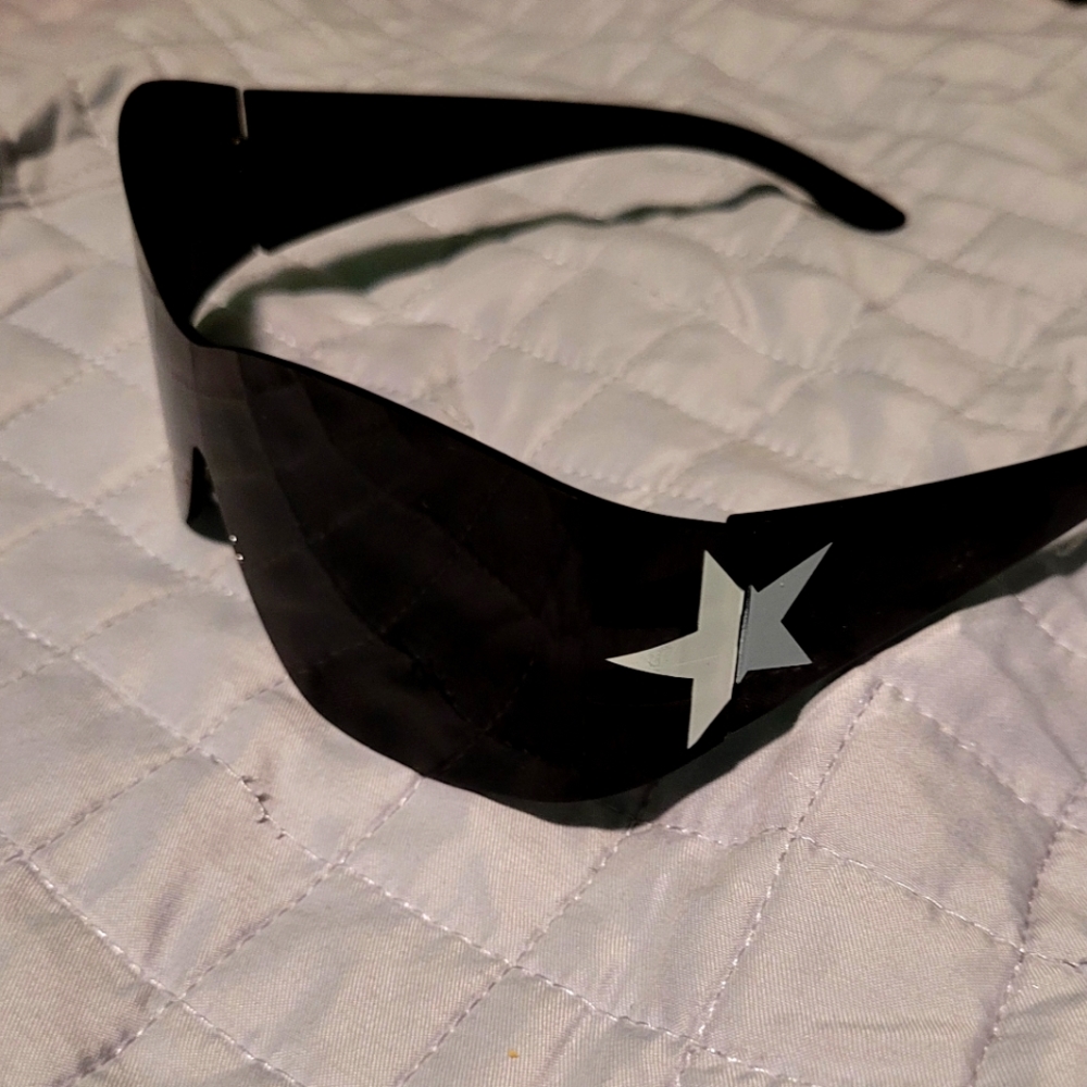 ‼️FREE WITH ANY PURCHASE‼️Y2K Star Glasses